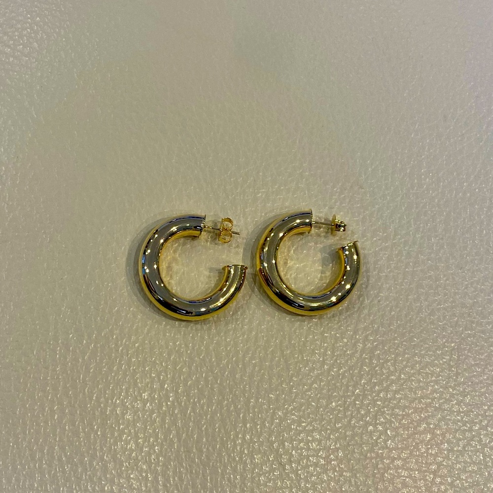 BEAUTIFUL GOLD PLATED HOOPS